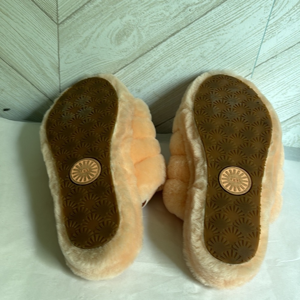 UGG pink platform fuzzy slipper US 7 - Picture 9 of 9